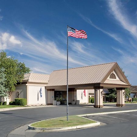 Hotel Ramada By Wyndham Provo Extérieur photo