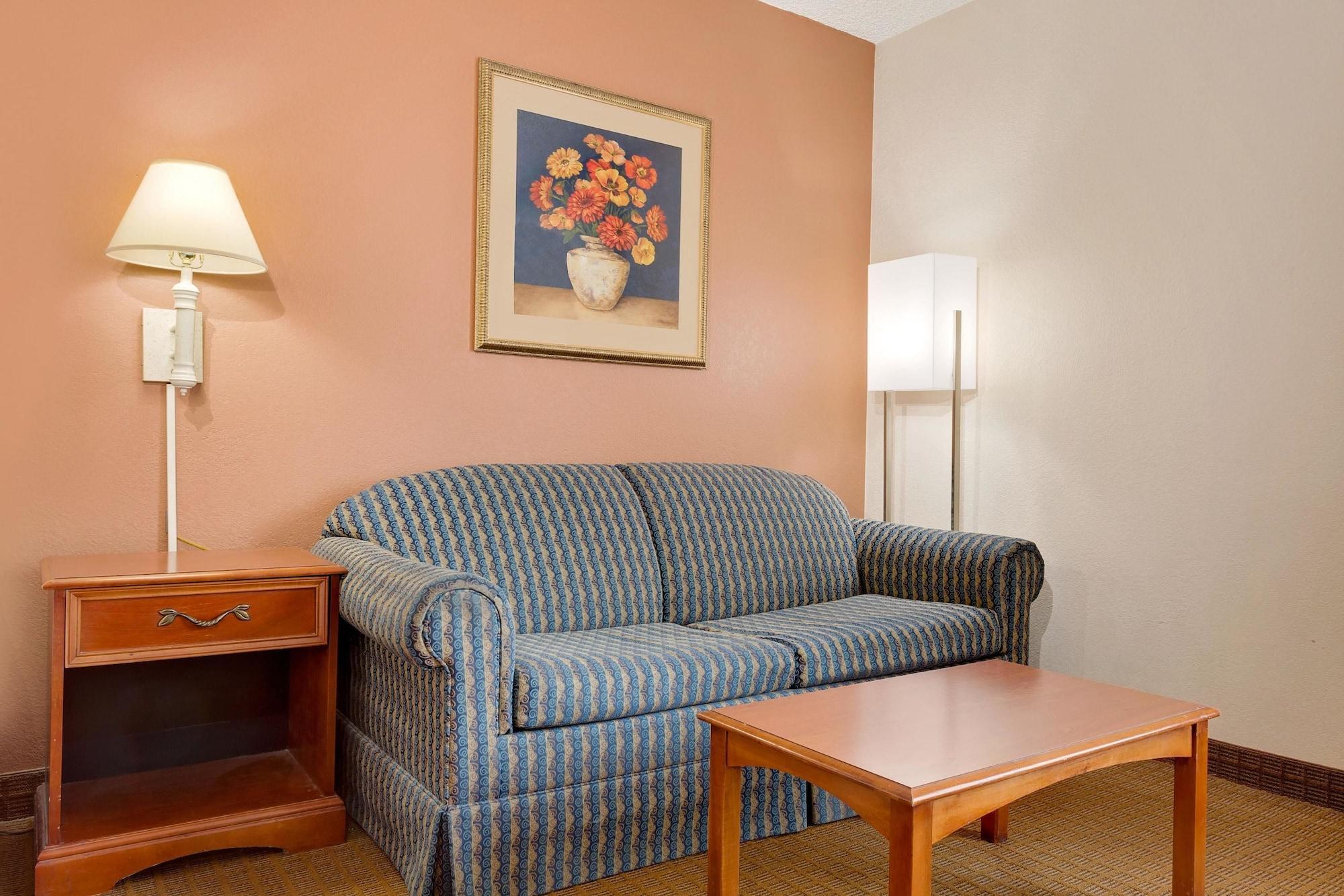 Hotel Ramada By Wyndham Provo Extérieur photo