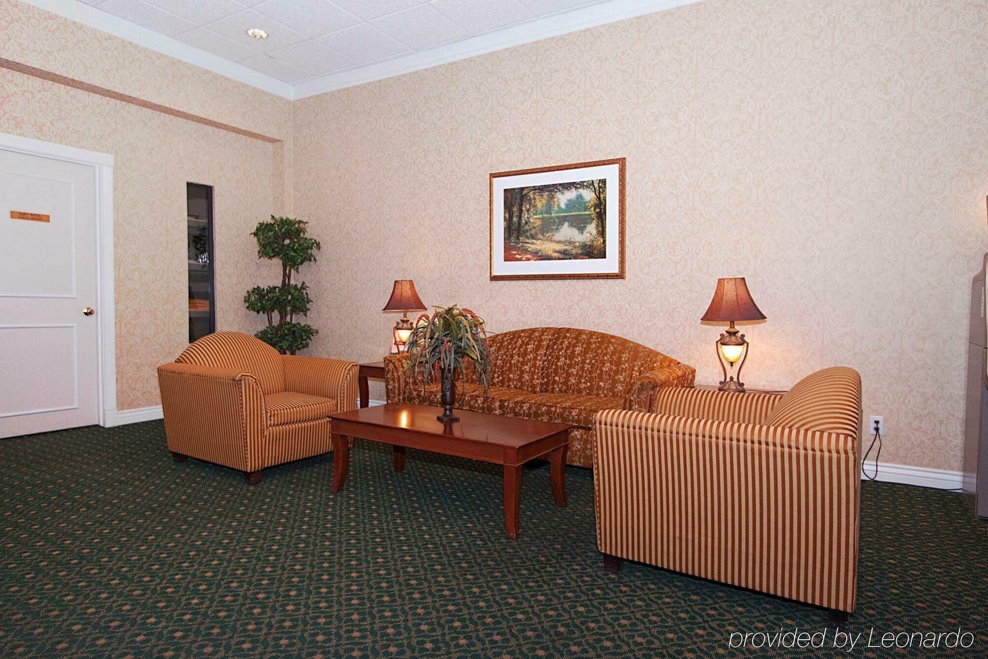 Hotel Ramada By Wyndham Provo Extérieur photo