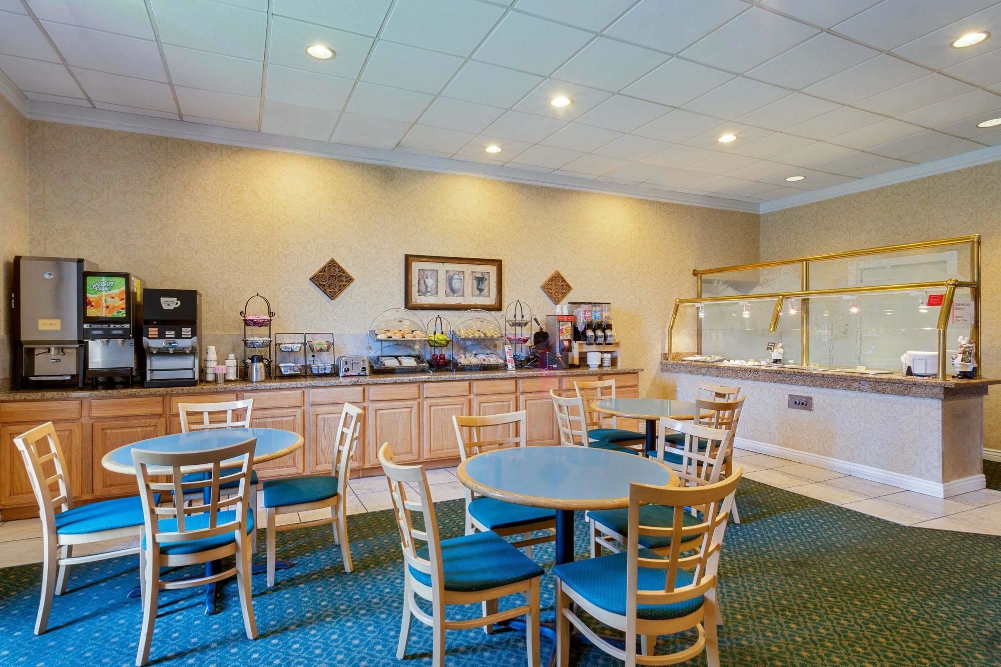 Hotel Ramada By Wyndham Provo Extérieur photo