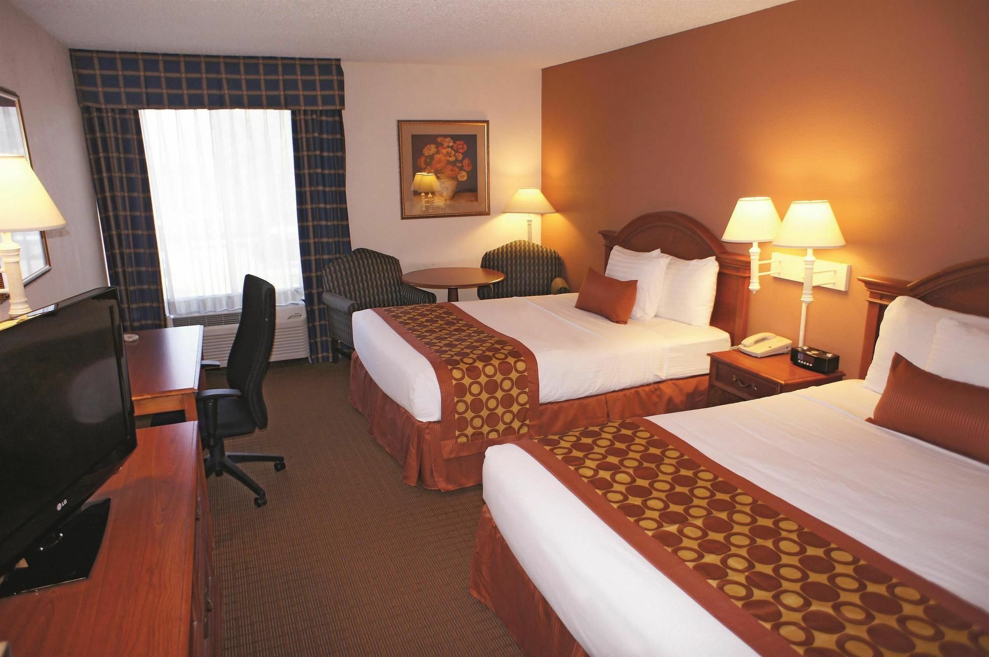 Hotel Ramada By Wyndham Provo Extérieur photo