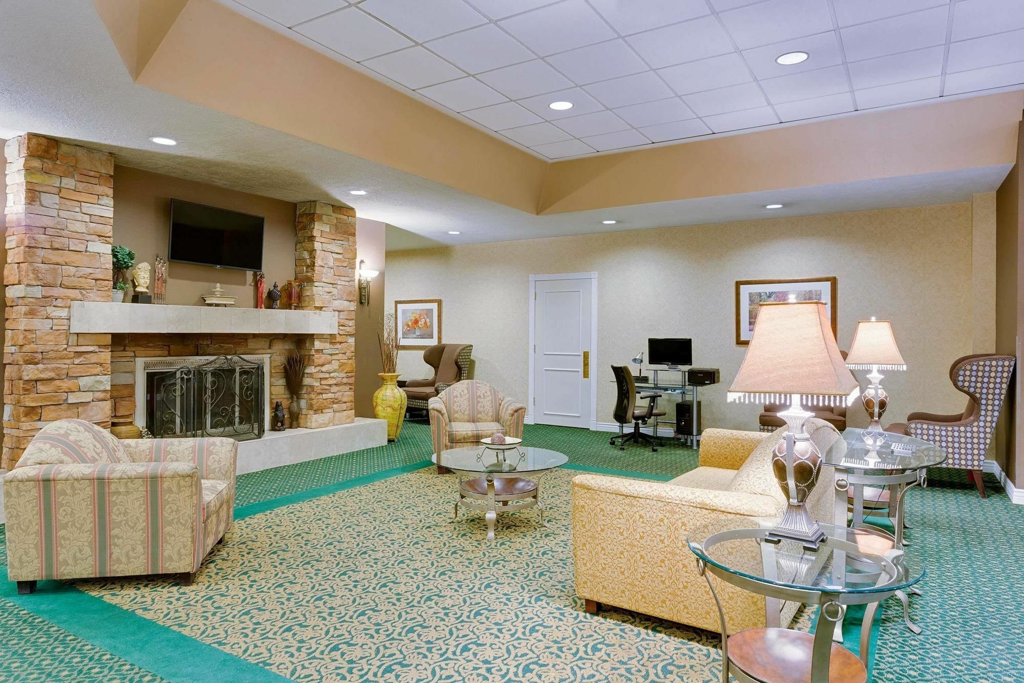 Hotel Ramada By Wyndham Provo Extérieur photo