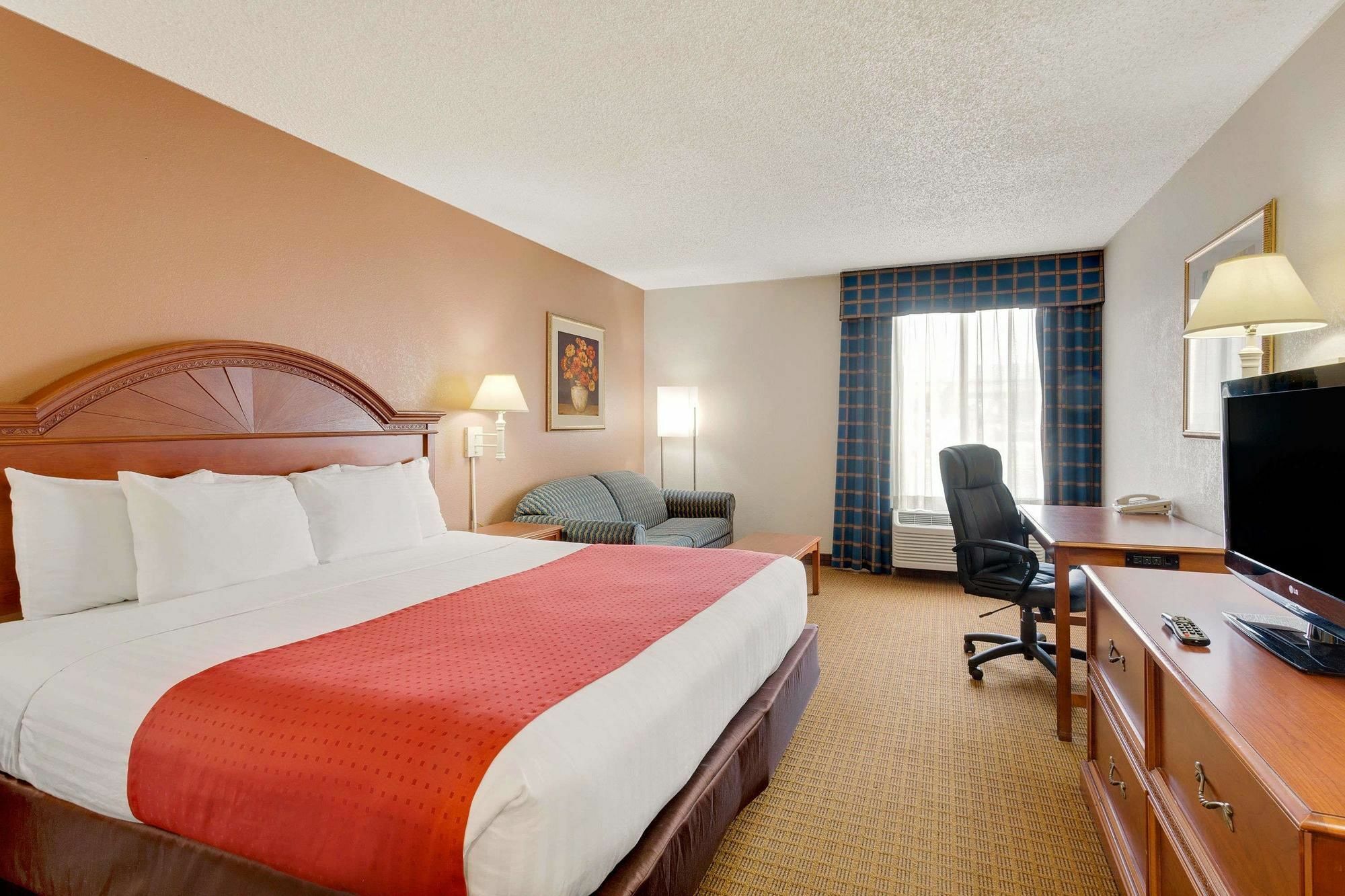 Hotel Ramada By Wyndham Provo Extérieur photo
