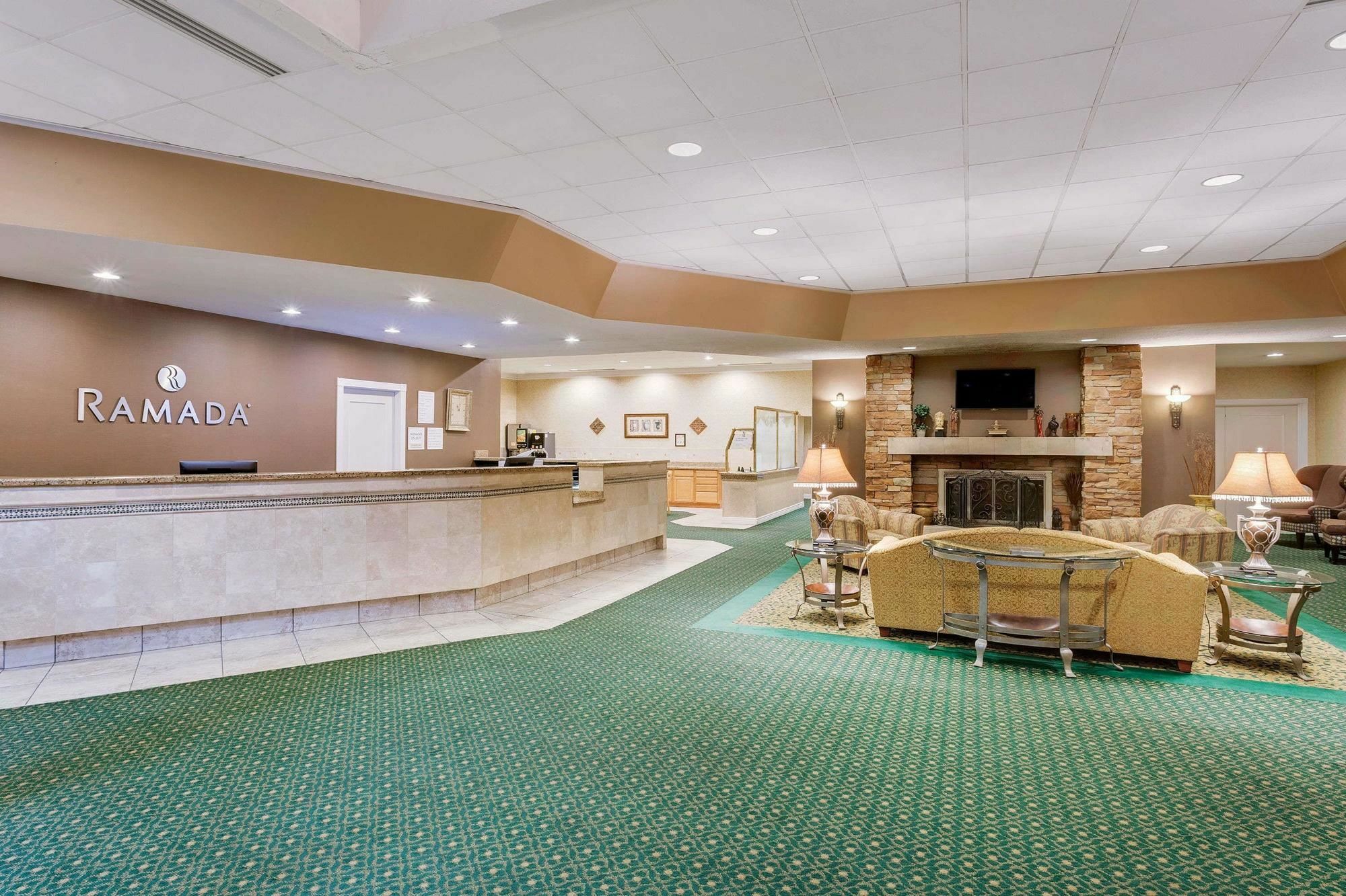 Hotel Ramada By Wyndham Provo Extérieur photo