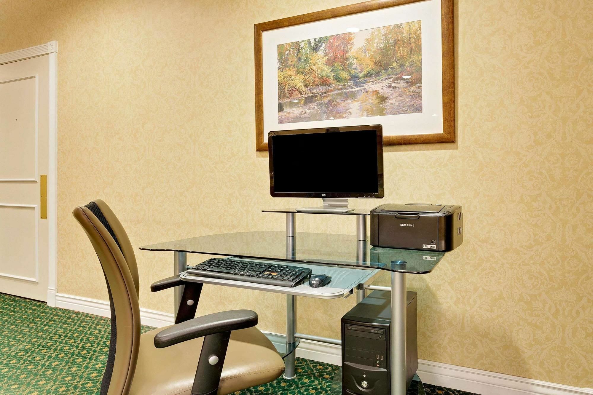 Hotel Ramada By Wyndham Provo Extérieur photo